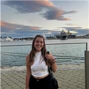 Profesora de infantil, quiero hacer de canguro y ayudar con los deberes.